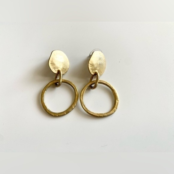 GOLDTONE Artisan Pierced Dangle Circle / Hoop Hammered Metal Earrings. - Picture 5 of 8